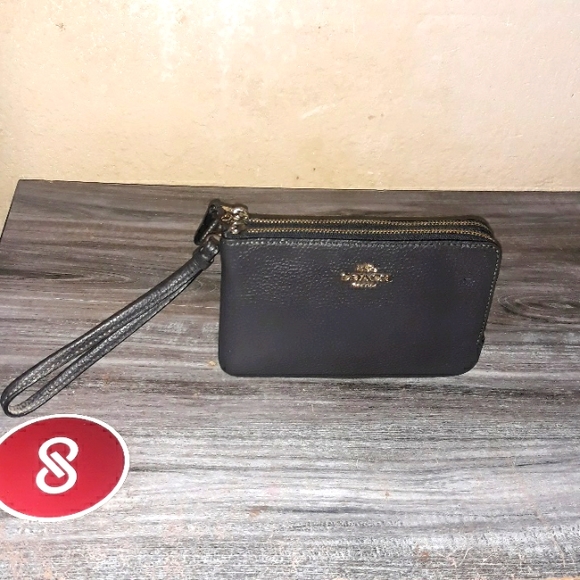 Coach Handbags - Coach Horse And Carriage Double Zipped Wristlet